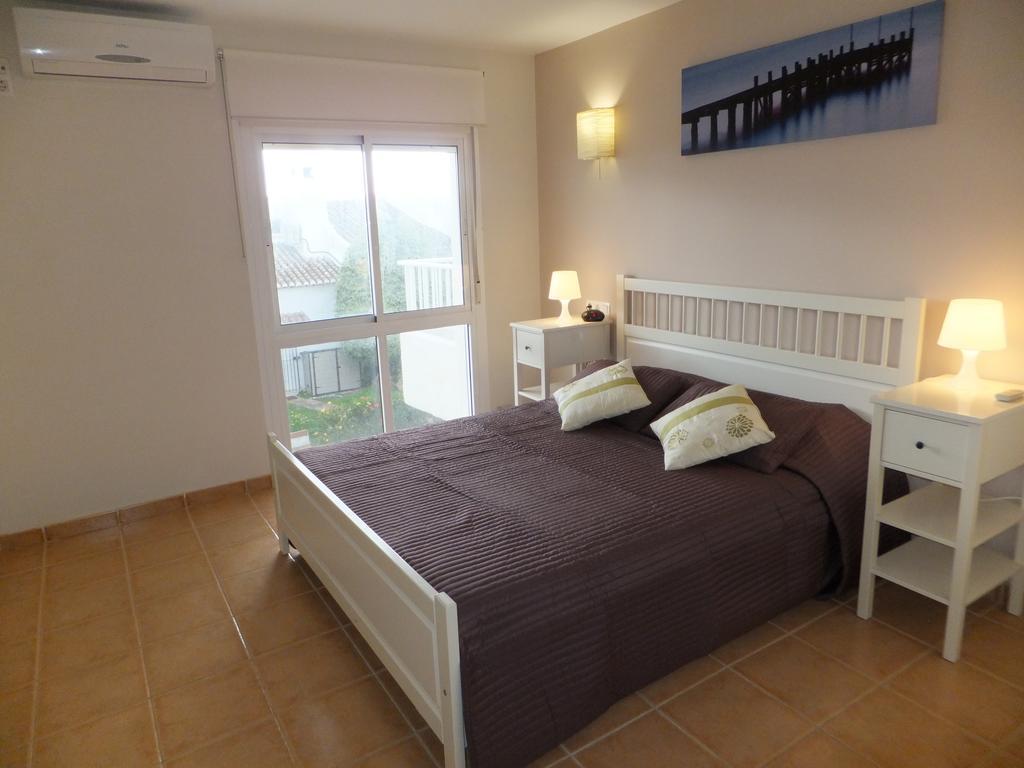 Apartamento Bahia Dorada エステポナ エクステリア 写真