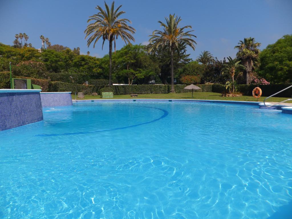 Apartamento Bahia Dorada エステポナ エクステリア 写真